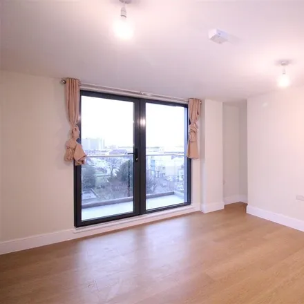 Rent this 3 bed apartment on Dreams in High Road, Seven Kings