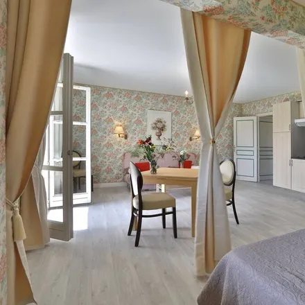 Rent this 1 bed apartment on 24290 Montignac-Lascaux