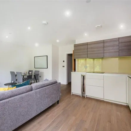 Image 6 - Osprey Court, 256 Finchley Road, London, NW3 7SW, United Kingdom - Apartment for rent