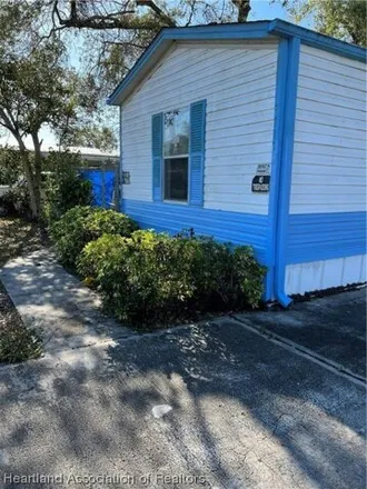 Buy this studio apartment on 4717 Mundell Avenue in Highlands County, FL 33870