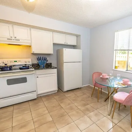 Image 9 - Sarasota, FL - Apartment for rent