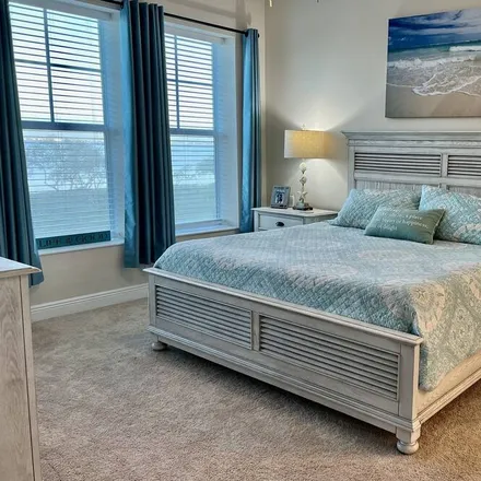 Rent this 3 bed condo on Bradenton