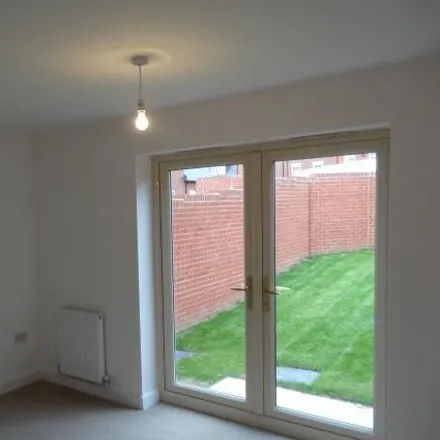 Image 5 - Fay Crescent, Sheffield, S9 3DJ, United Kingdom - Townhouse for rent