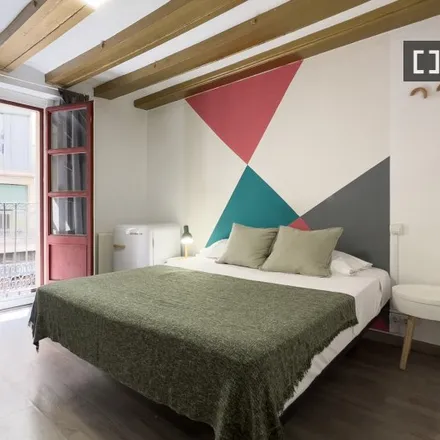 Rent this 5 bed room on Carrer d'en Rauric in 2, 08002 Barcelona