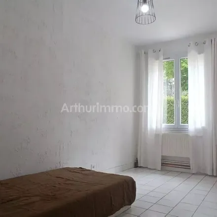 Rent this 5 bed apartment on 4 Rue de la Prairie in 91070 Bondoufle, France