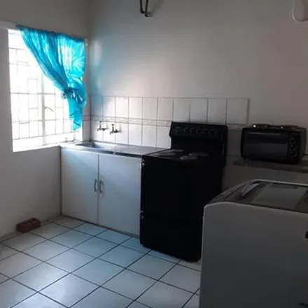 Image 2 - Signal Street, Quigney, East London, 5201, South Africa - Apartment for rent
