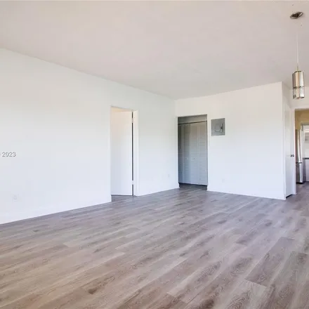 Image 3 - 2010 Calais Drive, Isle of Normandy, Miami Beach, FL 33141, USA - Apartment for rent