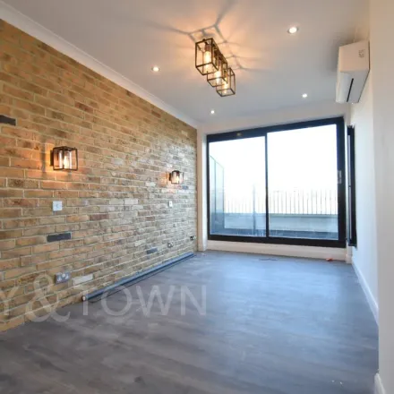 Image 2 - Candy Wharf, 22-32 Copperfield Road, London, E3 4RL, United Kingdom - Apartment for rent