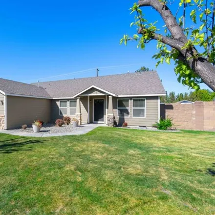 Buy this 3 bed house on 1156 South Jefferson Place in Kennewick, WA 99338