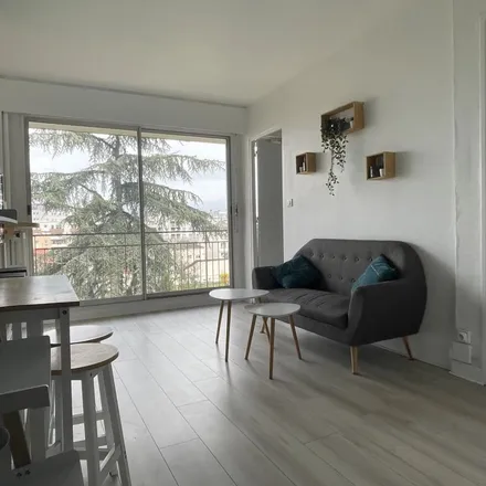 Rent this 2 bed apartment on 3 Cité des Saules in 93140 Bondy, France