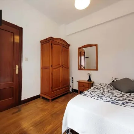 Image 2 - Avenida de Ramón y Cajal / Ramón y Cajal etorbidea, 42, 48014 Bilbao, Spain - Room for rent