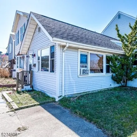 Buy this 2 bed house on 99 Waterview Place in Keansburg, NJ 07734