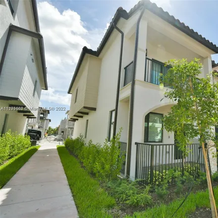 Rent this 4 bed townhouse on NW 36 ST@NW 79 AV in Northwest 36th Street, Doral