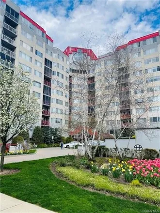Image 2 - 10 Stewart Place, City of White Plains, NY 10603, USA - Condo for sale