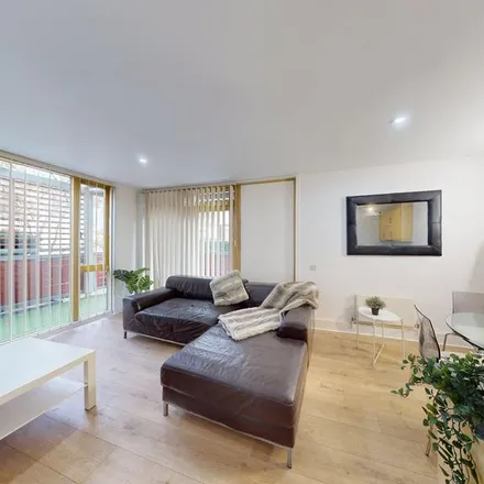 Rent this 2 bed apartment on Bugsby's Way in London, SE10 0QS