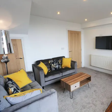 Image 1 - Kirklees, HD5 9XP, United Kingdom - Apartment for rent