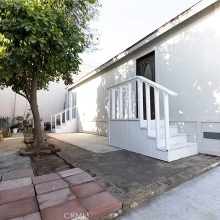 Image 2 - 7413 Ethel Avenue, Los Angeles, CA 91605, USA - Apartment for sale