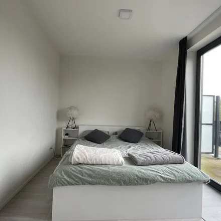 Rent this 4 bed apartment on Autorijschool De Eglantier in Vedelaarshoeve 408, 7326 TP Apeldoorn