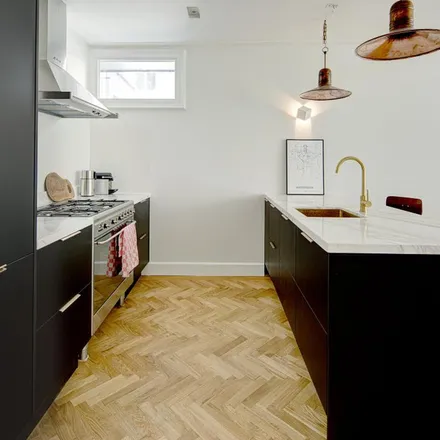 Rent this 2 bed apartment on Quellijnstraat 80-1 in 1072 XW Amsterdam, Netherlands
