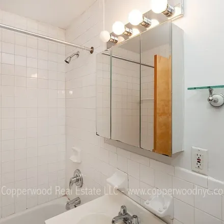 Image 3 - 331 East 83rd Street, New York, NY 10028, USA - Apartment for rent