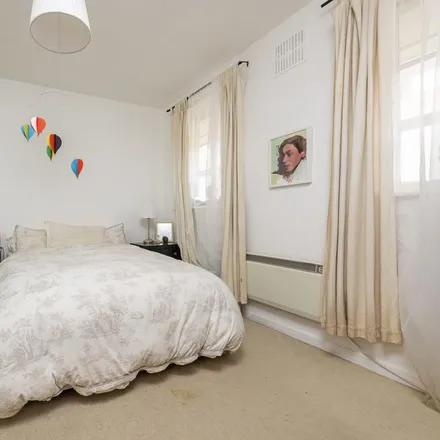 Rent this 1 bed apartment on White House in Vicarage Crescent, London