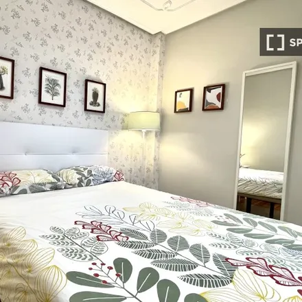 Rent this 5 bed room on Oriental Bilbao in Calle Barraincua / Barrainkua kalea, 48009 Bilbao
