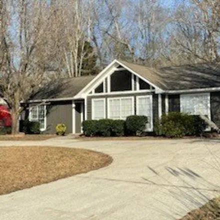 Buy this 3 bed house on 921 Lakeshore Drive in Dadeville, AL 36861