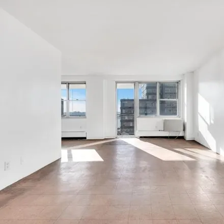 Image 4 - Lincoln Guild, 303 West 66th Street, New York, NY 10023, USA - Apartment for sale