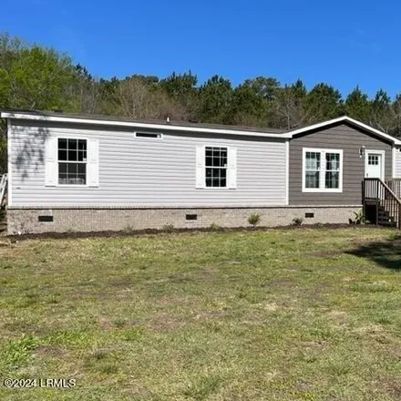 Buy this studio apartment on Pea Patch Road in Beaufort County, SC 29920