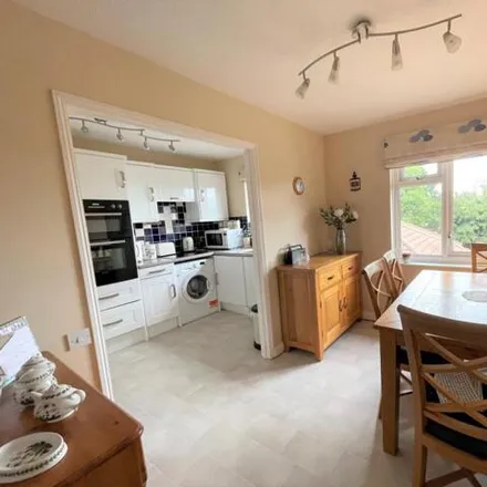 Image 4 - Francis Court, Guildford, GU2 9UR, United Kingdom - Apartment for sale