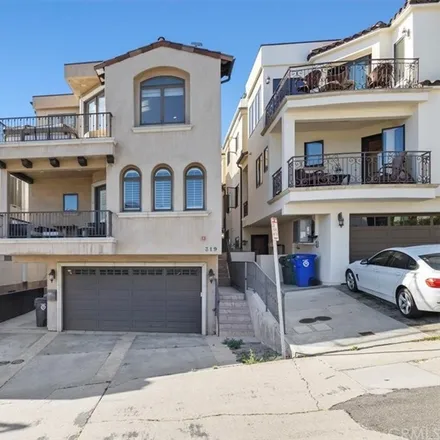 Rent this 3 bed house on 319 24th Street in Manhattan Beach, CA 90266