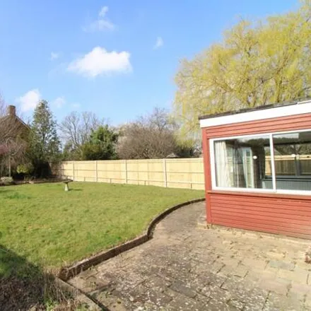 Image 5 - Appledore Close, London, BR2 9BZ, United Kingdom - House for sale