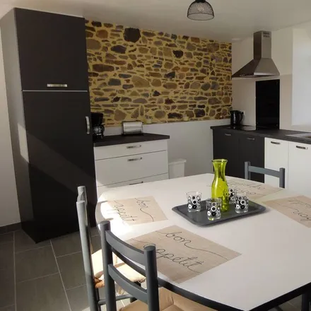 Rent this 2 bed house on 22590 Trégomeur