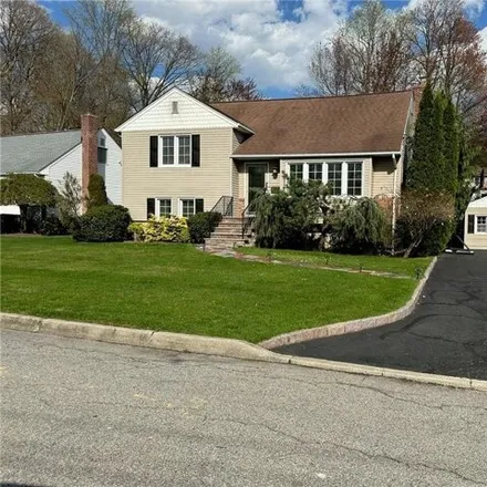 Image 1 - 61 Primrose Avenue, Scarsdale Downs, City of New Rochelle, NY 10583, USA - House for rent