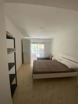 Rent this 5 bed room on Carrer del Periodista José Ombuena in 4, 46010 Valencia