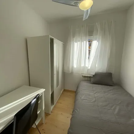 Rent this 4 bed room on Calle de Escoriaza in 13, 28041 Madrid
