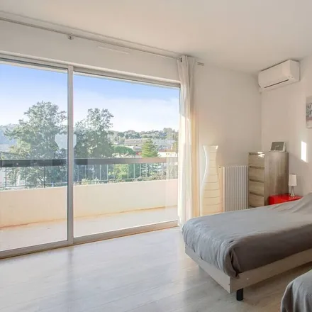 Rent this 2 bed apartment on 06270 Villeneuve-Loubet