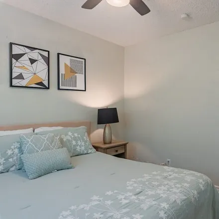 Rent this 3 bed apartment on San Antonio