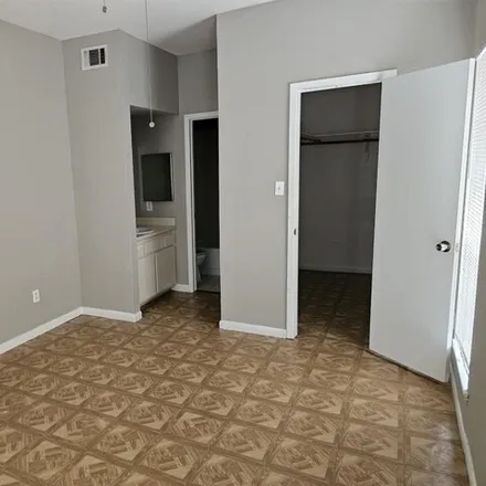 Image 7 - 2626 Holly Hall Street, Houston, TX 77054, USA - Condo for rent