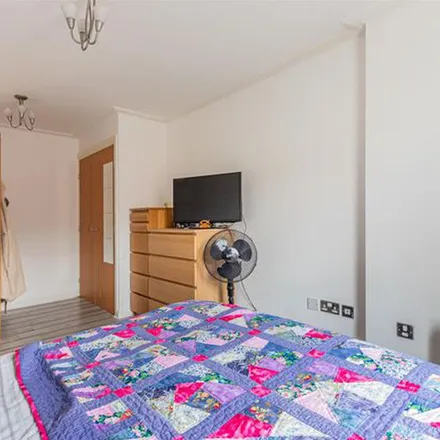 Image 9 - Heol Tredwen, Cardiff, CF10 5NL, United Kingdom - Apartment for rent
