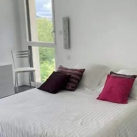 Rent this 2 bed apartment on 12400 Saint-Affrique