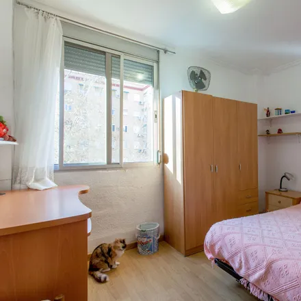 Rent this 4 bed room on 099 Blasco Ibáñez VIII in Carrer del Pintor Josep Mongrell, 46022 Valencia