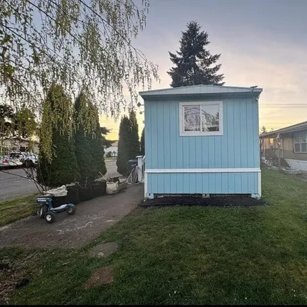 Buy this studio apartment on 2145 31st Street in Springfield, OR 97477