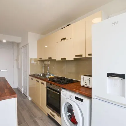 Rent this 1 bed room on Sleaford House in Blackthorn Street, London