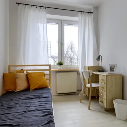 Rent this 4 bed room on Złota in 00-819 Warsaw, Poland