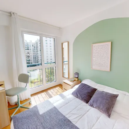 Rent this 3 bed room on 68 Rue des Cévennes