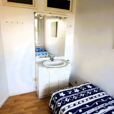 Rent this 2 bed apartment on Astridlaan 134 in 8310 Bruges, Belgium