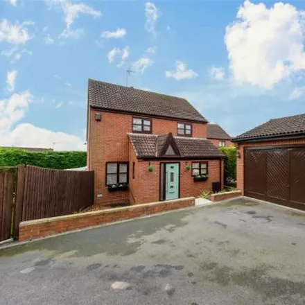 Buy this 4 bed house on Brookfield Close in Astwood Bank, B97 5LL