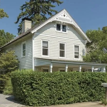 Image 2 - 17 Latham Street, Village of Sag Harbor, Suffolk County, NY 11963, USA - House for rent