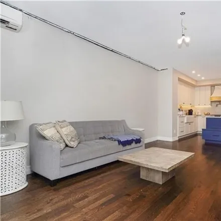 Image 6 - 2805 Ocean Parkway, New York, NY 11235, USA - Condo for sale